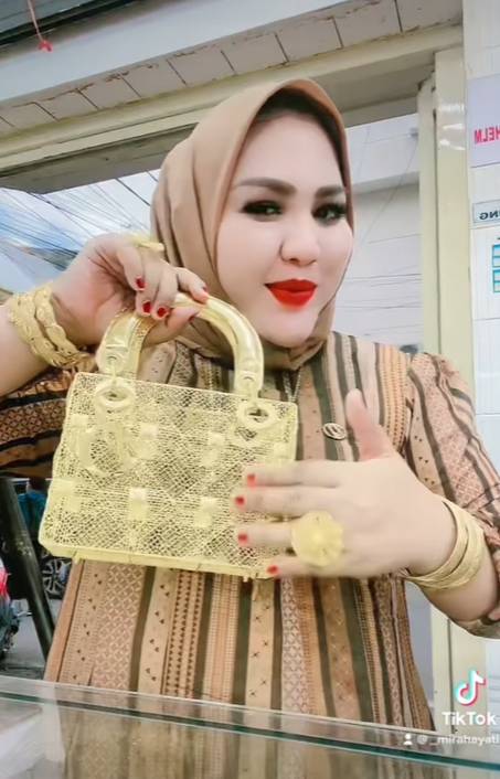 Mira Hayati (TikTok.com/_mirahayati29)