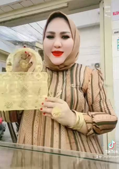 Mira Hayati (TikTok.com/_mirahayati29)