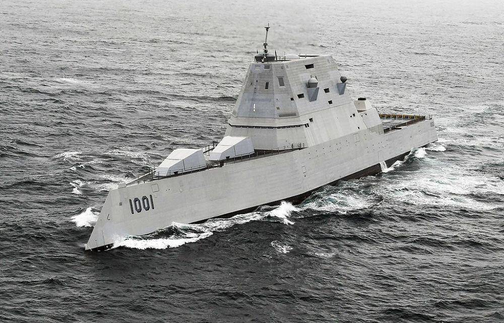 potret kapal perusak kelas Zumwalt-USS  Michael Monsoor (DDG 1001) saat latihan perang bersama armada Pasifik di tahun 2021 (commons.wikimedia.org/Shannon Renfroe)