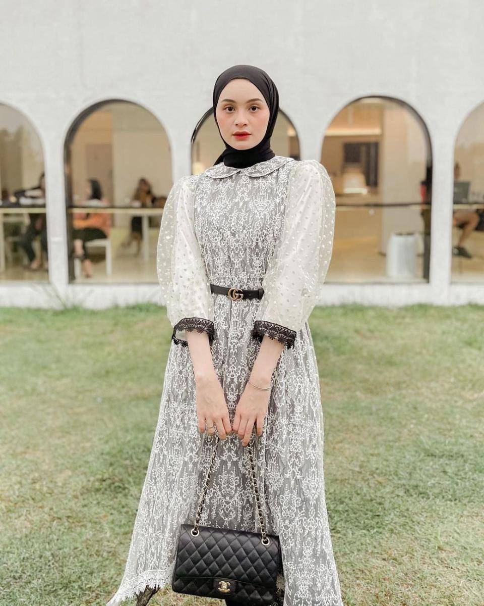 Outfit brokat. (instagram.com/sabrinasosiawan)
