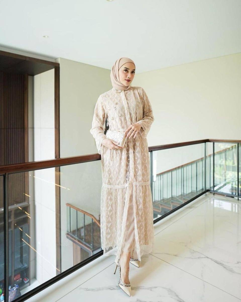 Outfit brokat. (instagram.com/tiqasya)