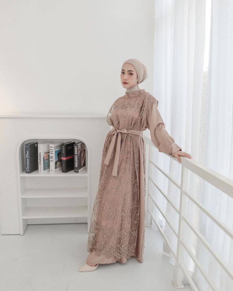 Outfit brokat. (instagram.com/sin.sr)