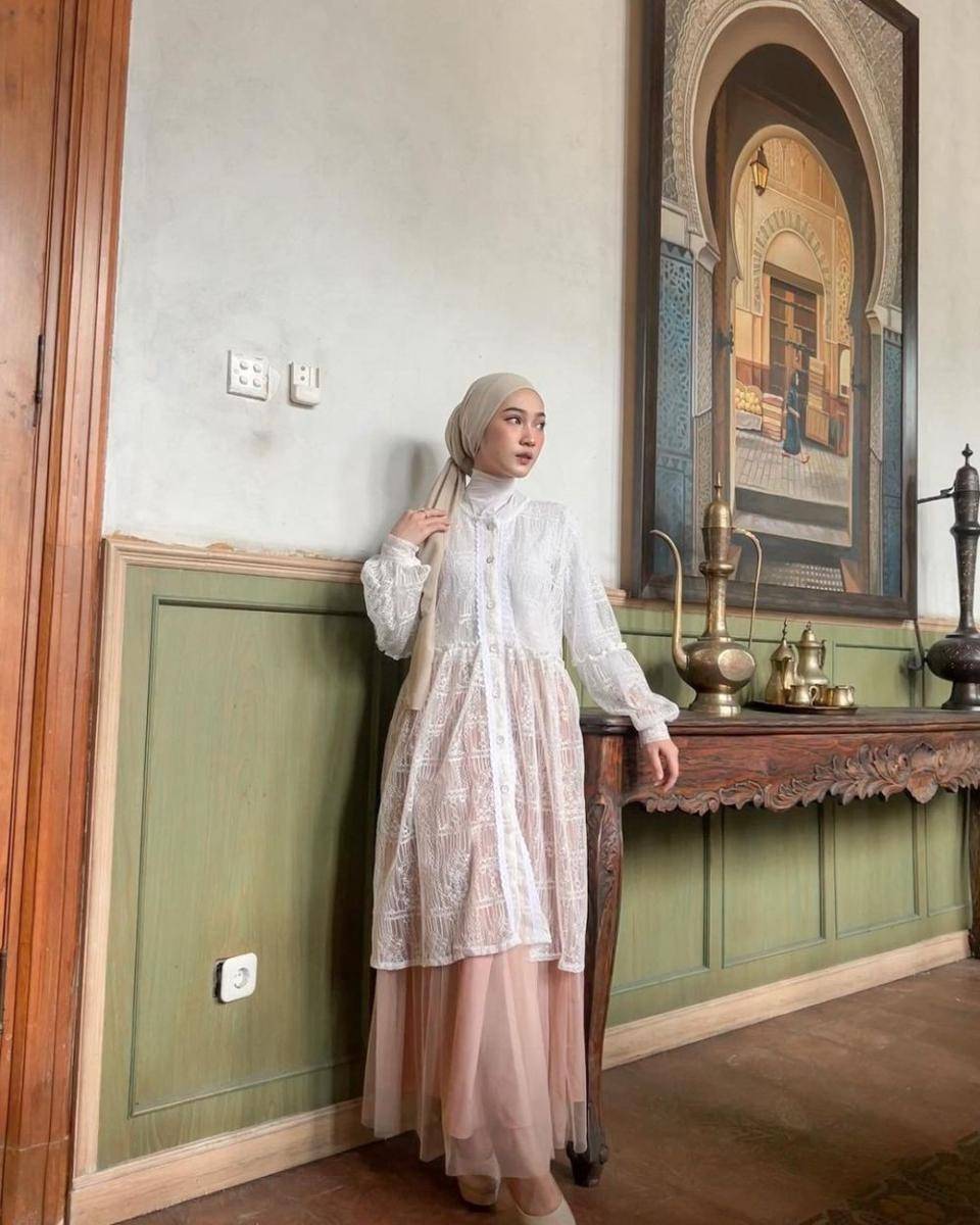 Outfit brokat. (insatgram.com/sin.sr)