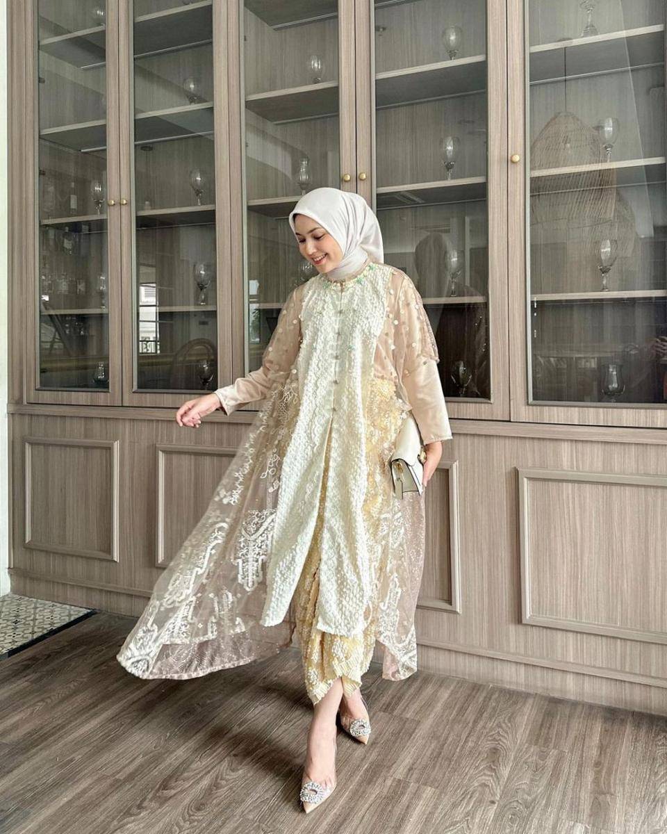 Outfit brokat. (instagram.com/nadineesakinah)