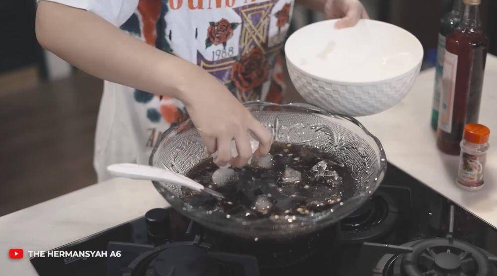 Ashanty bikin es kobok (YouTube.com/The Hermansyah A6)