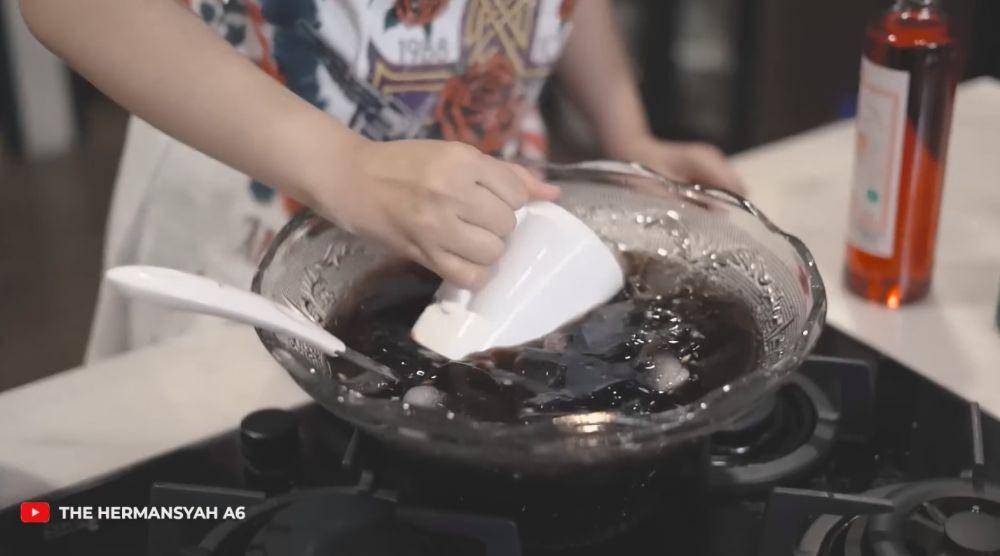 Ashanty bikin es kobok (YouTube.com/The Hermansyah A6)