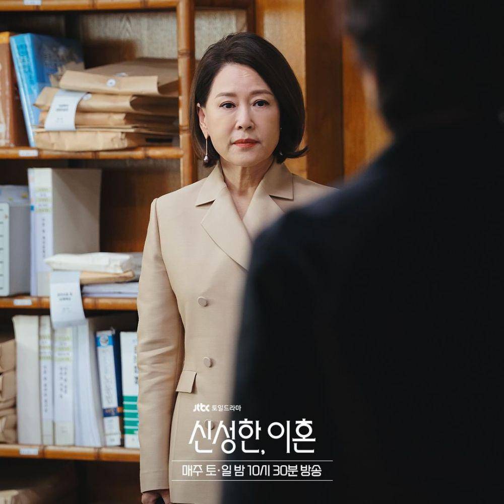Still cut drama Korea Divorce Attorney Shin (Instagram.com/jtbcdrama)