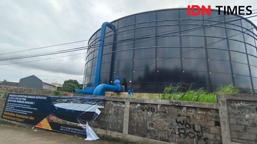 Watertank milik PDAM Tirta Asasta dicemaskan warga sekitar di Kecamatan Sukmajaya, Kota Depok. (IDNTimes/Dicky)