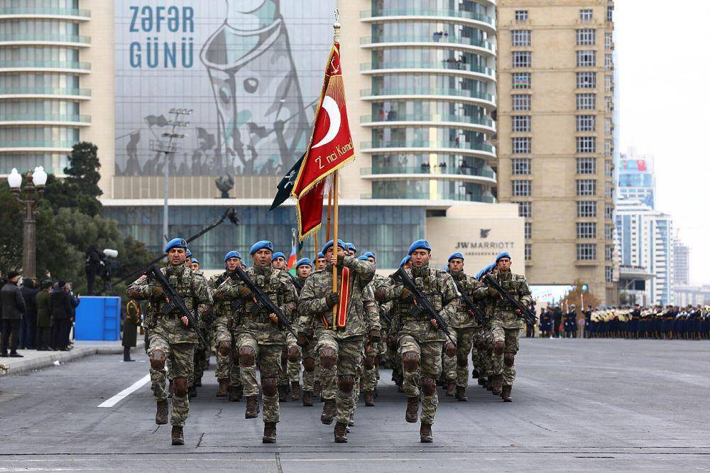 Pasukan Khusus Turki dalam parade militer (commons.wikimedia.org/Official web-site of the President of the Republic of Azerbaijan)