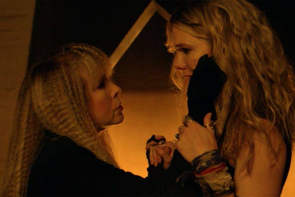 Stevie Nicks dan Lily Rabe dalam serial American Horror Story (dok. 20th Television/American Horror Story)