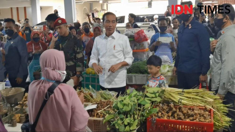 Gibran Ogah Temani Presiden Jokowi Blusukan Bagi-bagi Sembako di Solo
