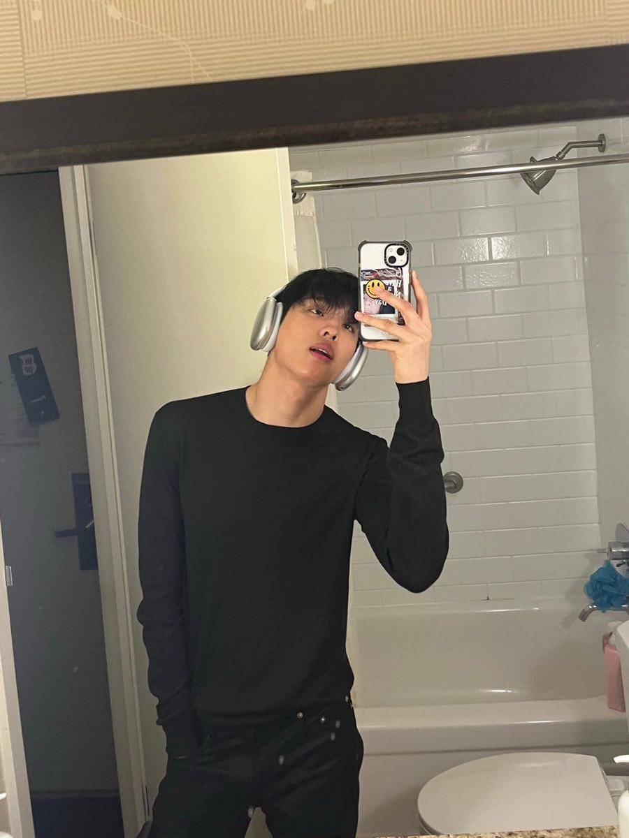 ide OOTD edgy ala Keeho P1Harmony (twitter.com/P1H_members)