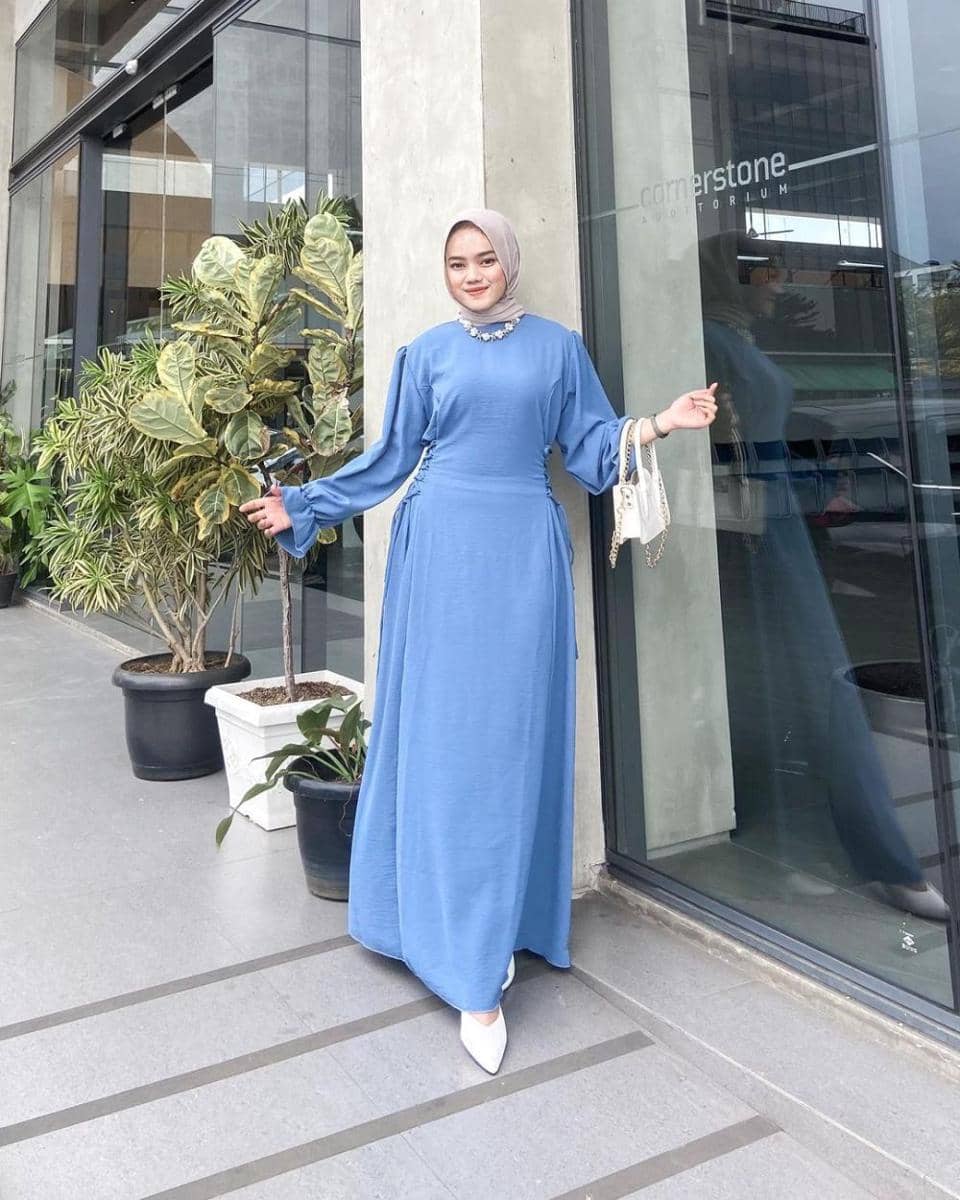 ide outfit Lebaran dengan dress yang simpel tapi elegan (instagram.com/sasafadyaa)