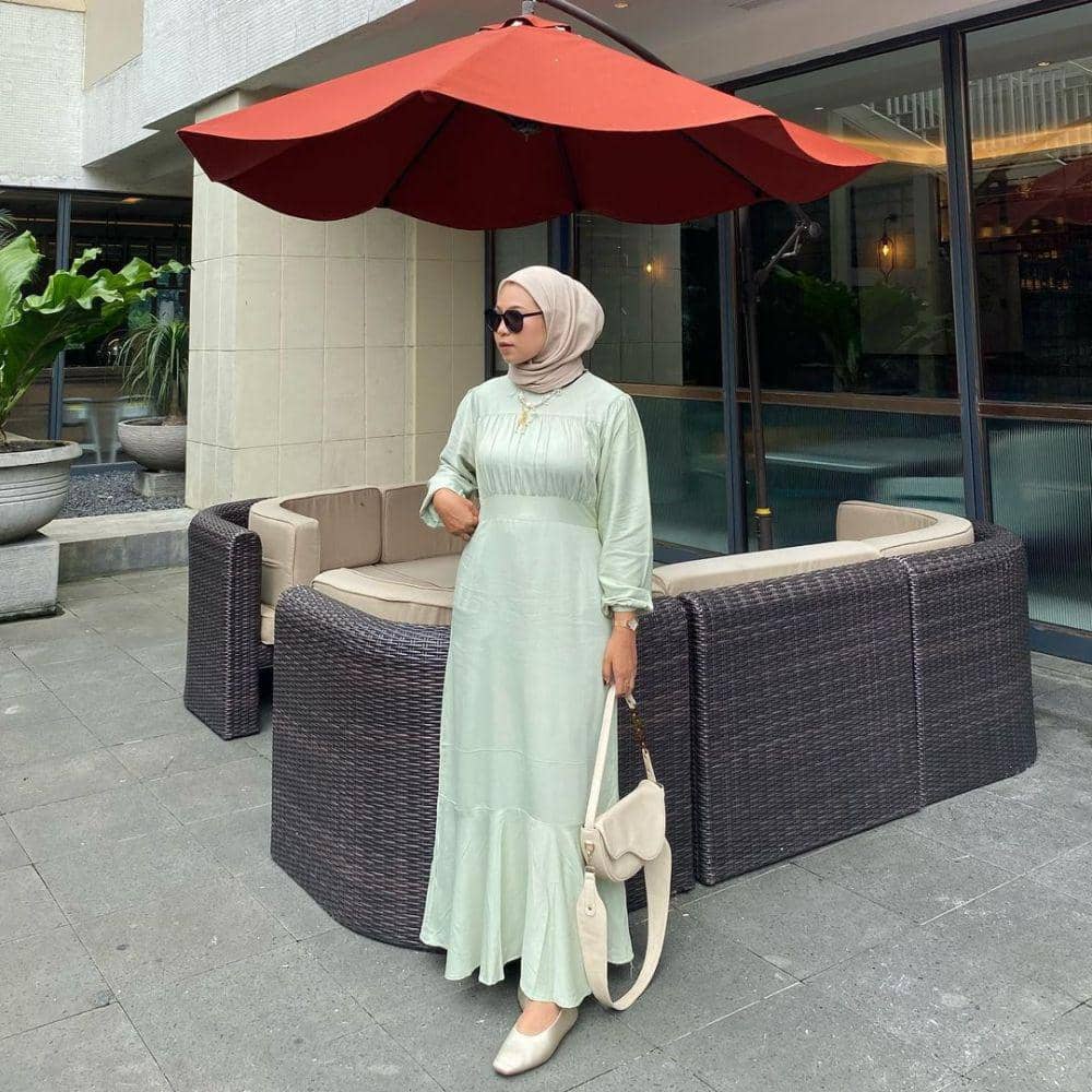 ide outfit Lebaran dengan dress yang simpel tapi elegan (instagram.com/wza.lf)