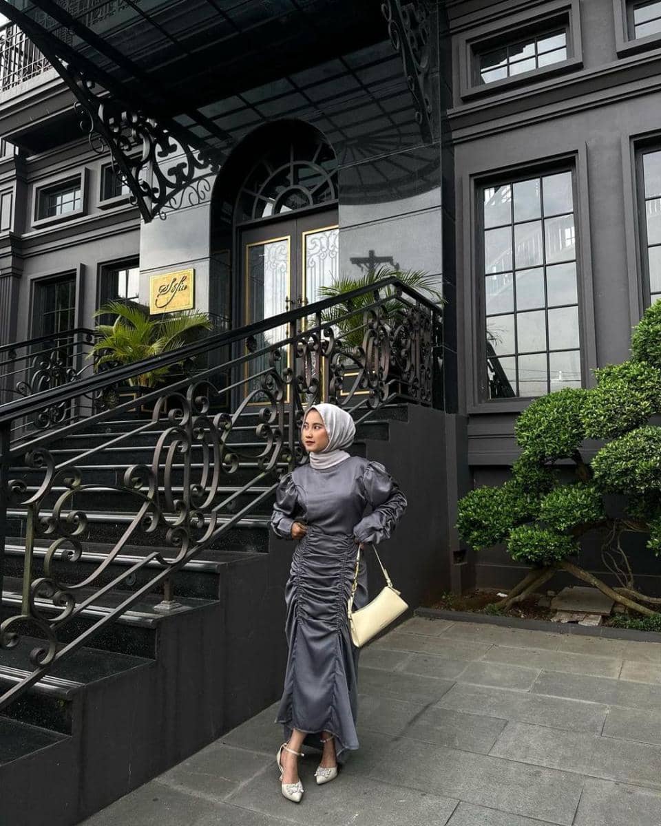 ide outfit Lebaran dengan dress yang simpel tapi elegan (instagram.com/nisfnbillah)