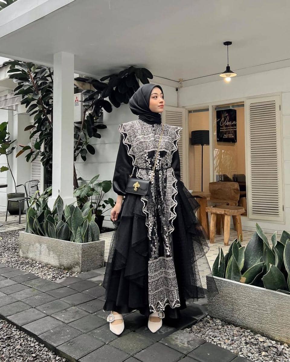 ide outfit Lebaran dengan dress yang simpel tapi elegan (instagram.com/meiraniap)