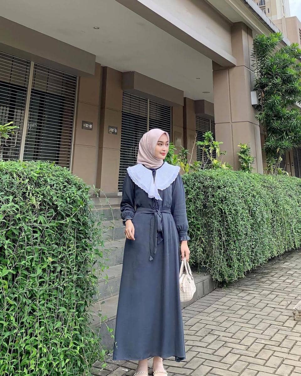 ide outfit Lebaran dengan dress yang simpel tapi elegan (instagram.com/aaghniya_)