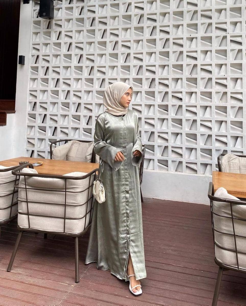 ide outfit Lebaran dengan dress yang simpel tapi elegan (instagram.com/khailakk_)