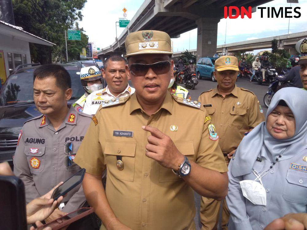 Wali Kota Bekasi, Tri Adhianto mengecek jalur mudik. (IDN Times/Imam Faishal)