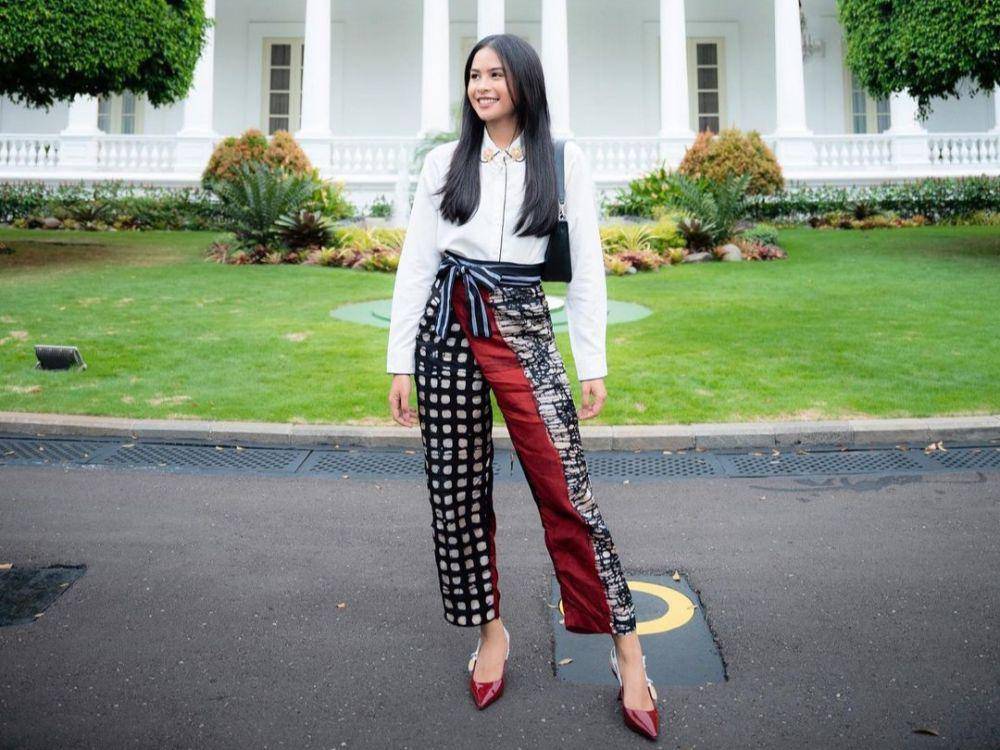 Gaya berkain ala Maudy Ayunda (instagram.com/maudyayunda/)