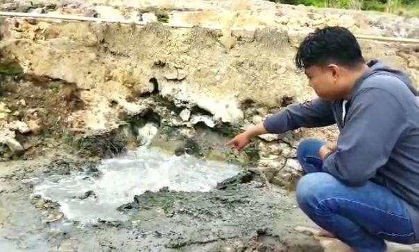 Semburan Air Bercampur Lumpur di Muncul Lahan Perhutani Bojonegoro