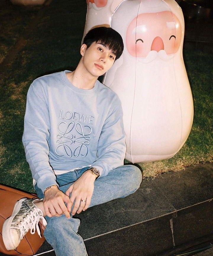 outfit sweatshirt ala Sarin Ronnakiat (instagram.com/inpitar)