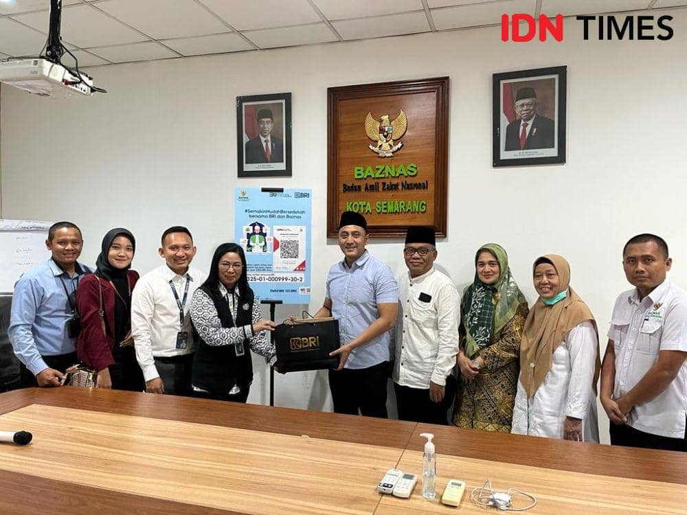 BRI Cabang Semarang Pandanaran berkolaborasi dengan Baznas Kota Semarang dalam rangka pembayaran zakat melalui scan QRIS, Senin (10/4/2023). (IDN Times/Anggun Puspitoningrum)