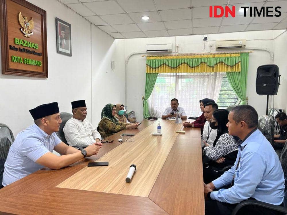 BRI Cabang Semarang Pandanaran berkolaborasi dengan Baznas Kota Semarang dalam rangka pembayaran zakat melalui scan QRIS, Senin (10/4/2023). (IDN Times/Anggun Puspitoningrum)