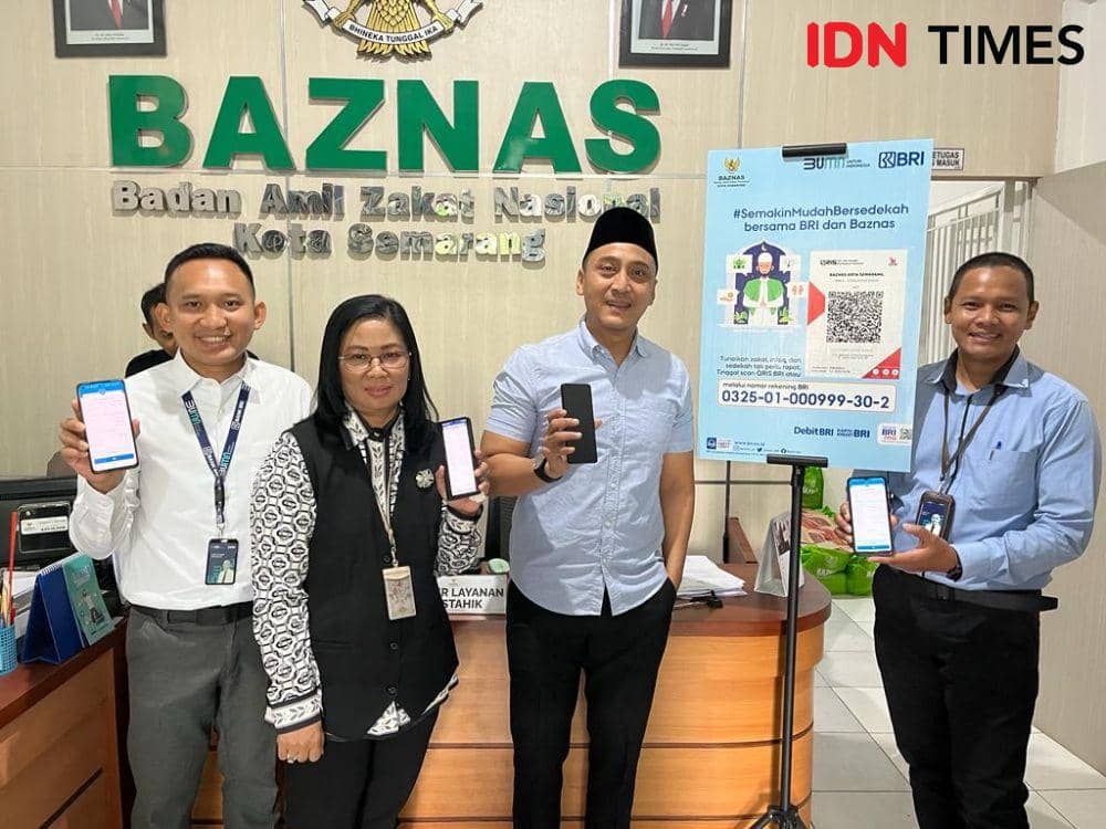 BRI Cabang Semarang Pandanaran berkolaborasi dengan Baznas Kota Semarang dalam rangka pembayaran zakat melalui scan QRIS, Senin (10/4/2023). (IDN Times/Anggun Puspitoningrum)