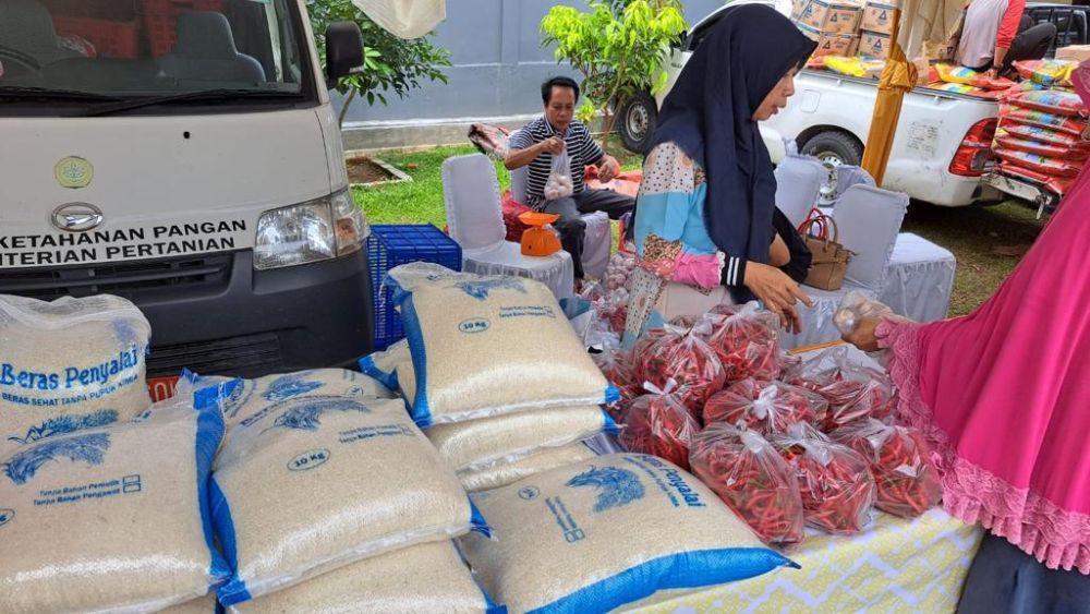Kementerian Pertanian (Kementan) melalui Direktorat Jenderal Prasarana dan Sarana (PSP) menyelenggarakan Pasar Mitra Tani di Jalan Utama Kelurahan Sri Meranti, Kecamatan Rumbai, Pekanbaru, Riau. (Dok. Kementan)