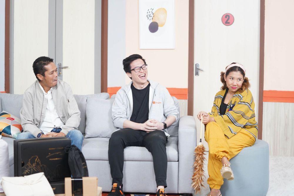 Handhika Jahja, Direktur Eksekutif Shopee Indonesia (tengah) dan Ricky Satria, Direktur Departemen Pengembangan UMKM dan Perlindungan Konsumen Bank Indonesia (kiri). (Dok. Istimewa)