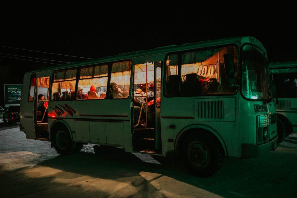 ilustrasi mudik lebaran dengan menggunakan bus (pexels.com/Sultan Raimosan