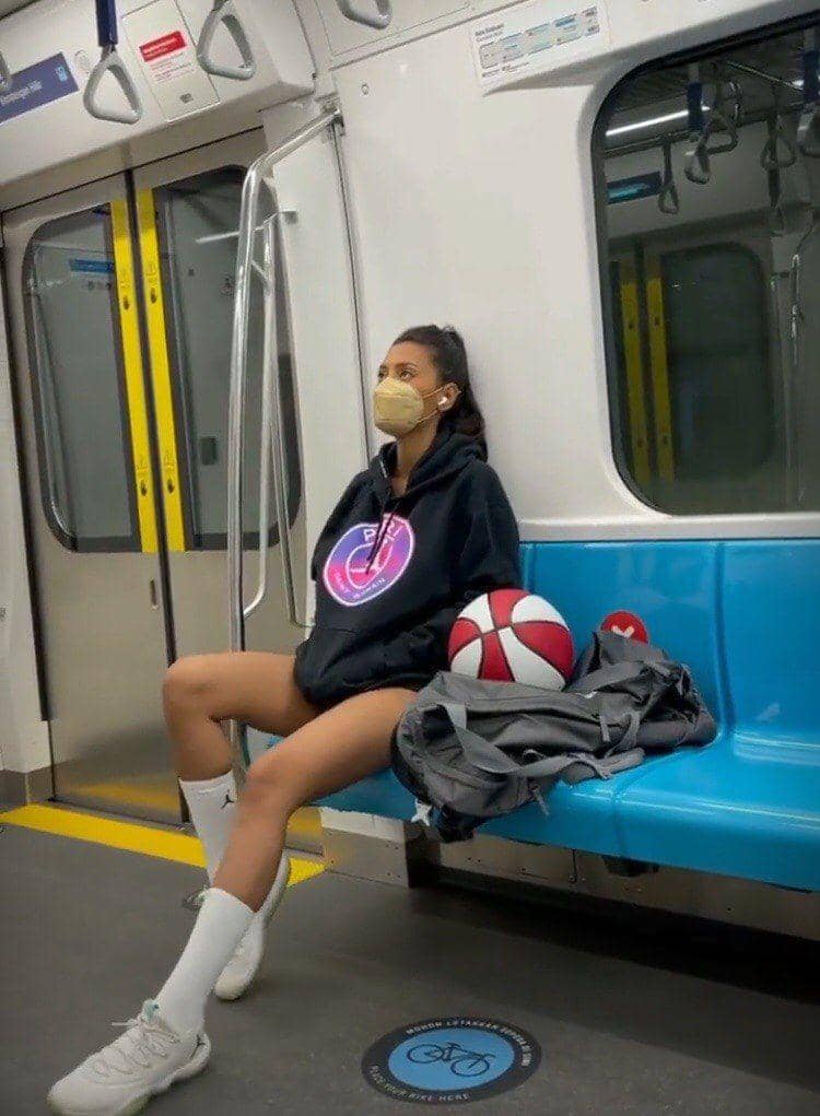 potret Erika Carlina (instagram.com/eri.carl)