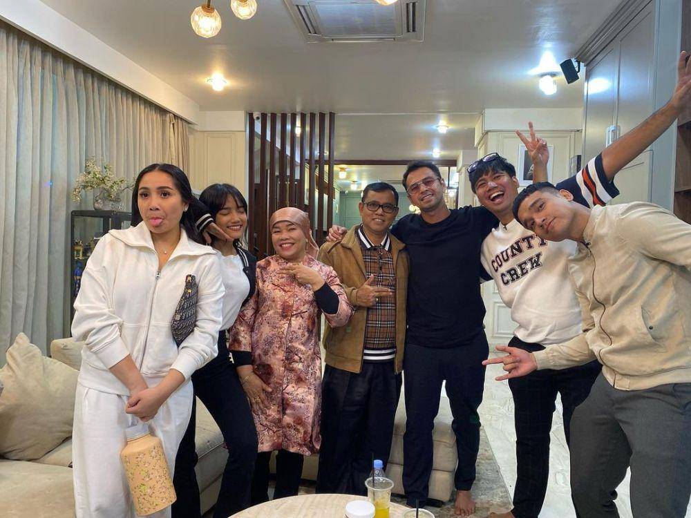 potret Raffi Ahmad dan keluarga (instagram.com/saurans_dinet)