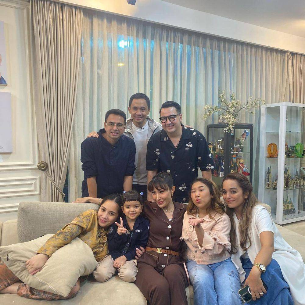 potret Raffi Ahmad dan keluarga (instagram.com/saurans_dinet)