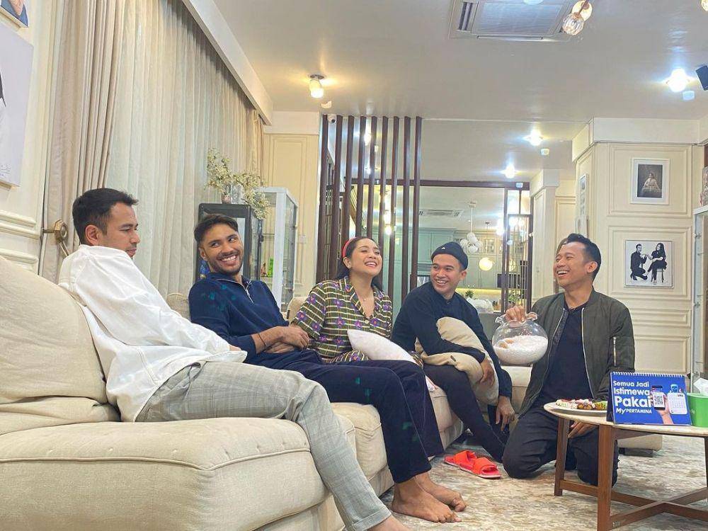 potret Raffi Ahmad dan keluarga (instagram.com/saurans_dinet)