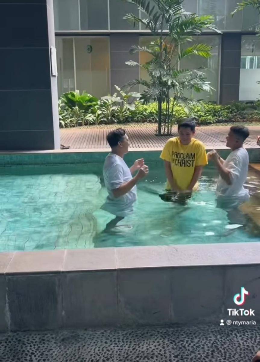 Rayn Wijaya pacar Ranty Maria dibaptis (TikTok.com/ntymaria)