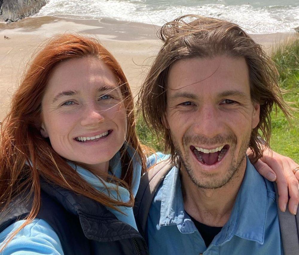 Bonnie Wright bersama suami (instagram.com/thisisbwright)