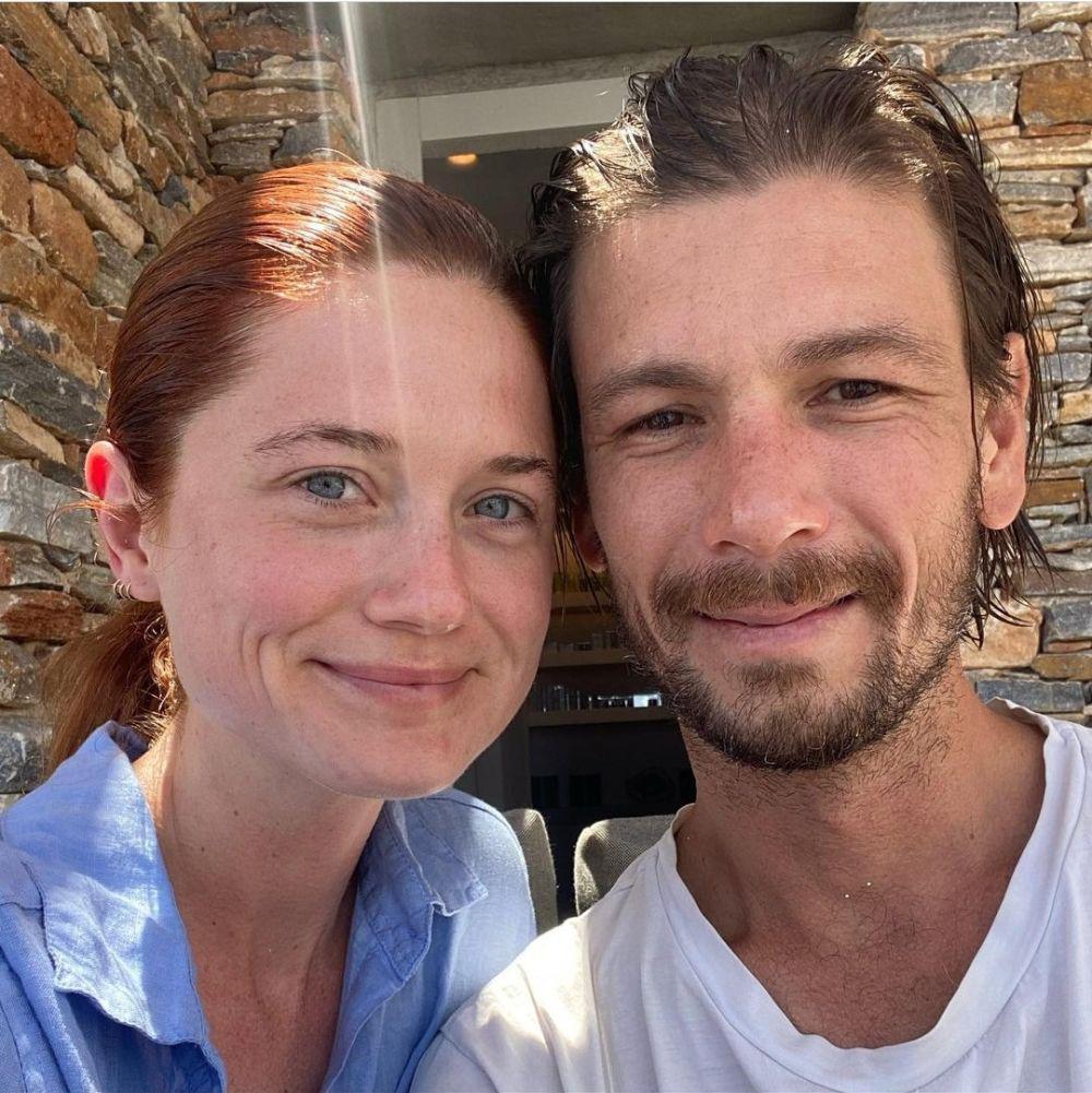 Bonnie Wright bersama suami (instagram.com/thisisbwright)