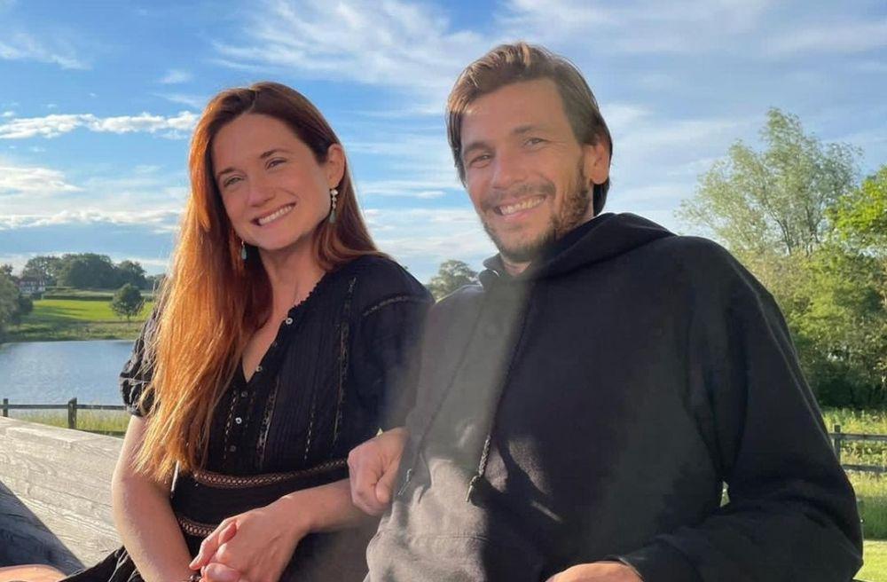 9 Potret Bonnie Wright dan Suami, Ginny Weasley Sudah Menikah!