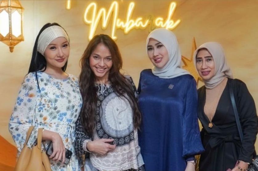 10 Potret Bukber Bunda Corla dan Geng Sosialita, Ada Lucinta Luna!