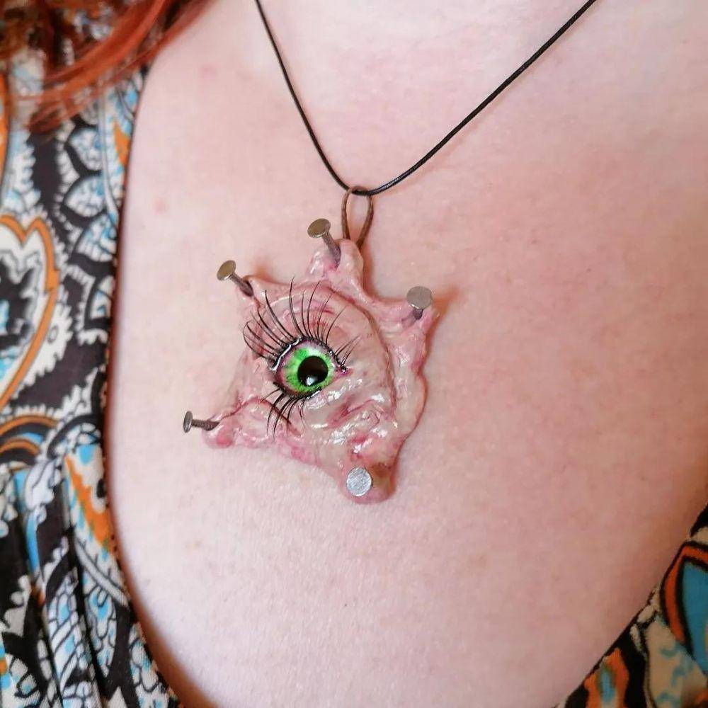 potret desain kalung creepy (reddit.com/user/Extra-Start6955)