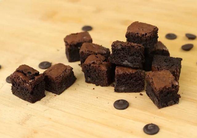 fudgy brownies bites ala Devina Hermawan (youtube.com/Devina Hermawan)