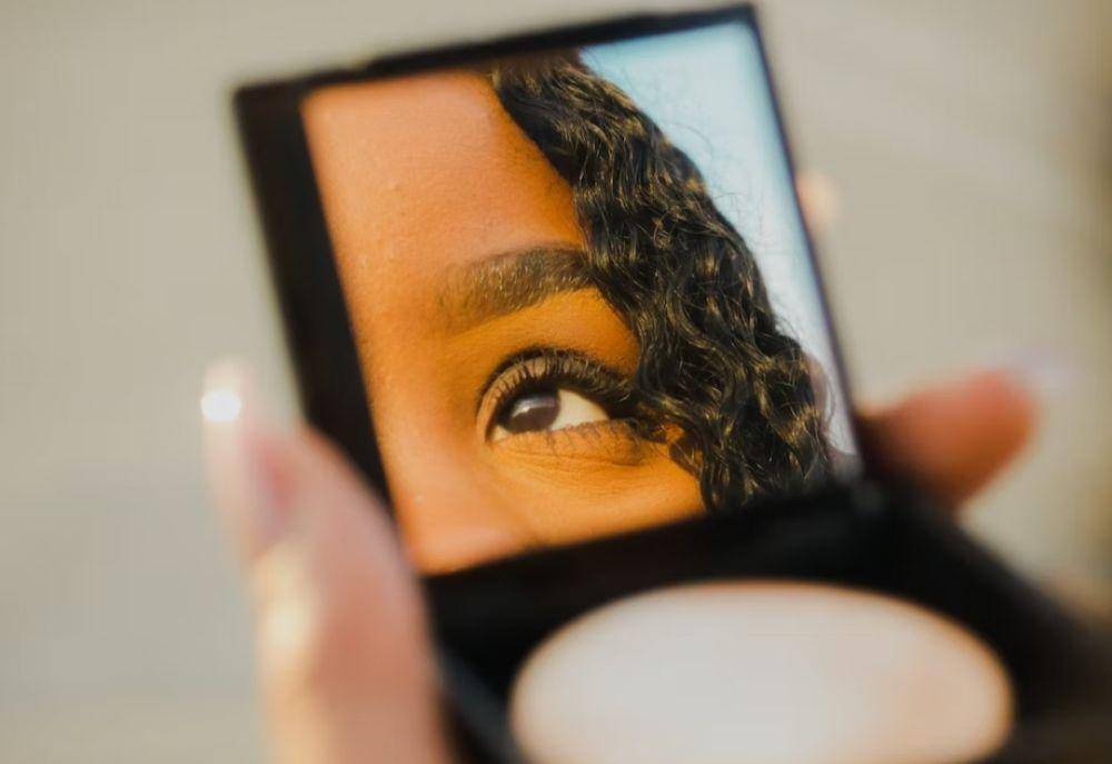 Ilustrasi riasan mata(unsplash.com/@peter_kp007)