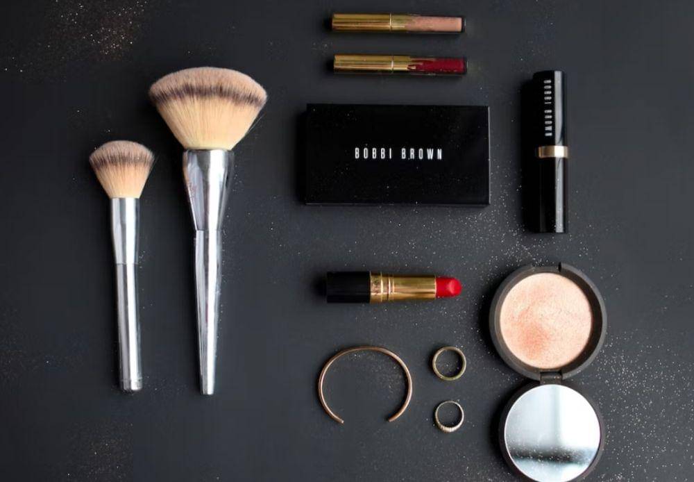 Ilustrasi makeup natural(unsplash.com/@element5digital)