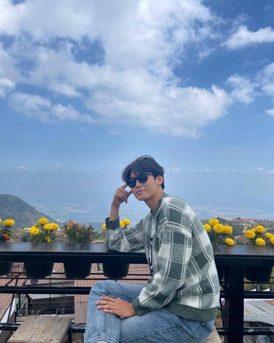 outfit nuansa hijau ala Ja Phachara (instagram.com/jjaajaaaa)