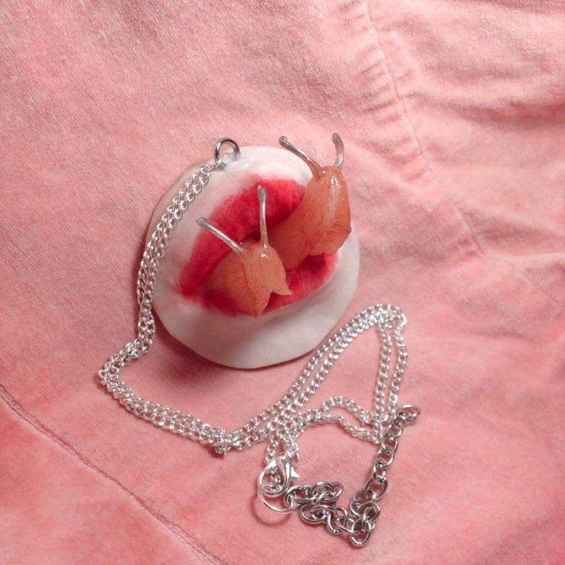 potret desain kalung creepy (reddit.com/user/dilettantedebrah)