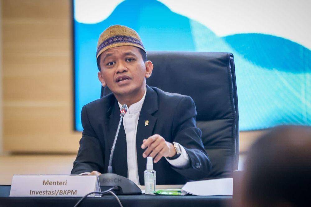 Menteri Investasi/Kepala BKPM Bahlil Lahadalia mendorong perbankan nasional agar konsisten menjalankan program kredit tanpa agunan sebesar Rp25 juta hingga Rp100 juta untuk UMKM dalam Rapat Koordinasi Percepatan Sertifikasi Halal, Nomor Induk Berusaha (NIB), dan SNI Bina UMK, bagi Usaha Mikro. (Dok. Kemenkop UKM)