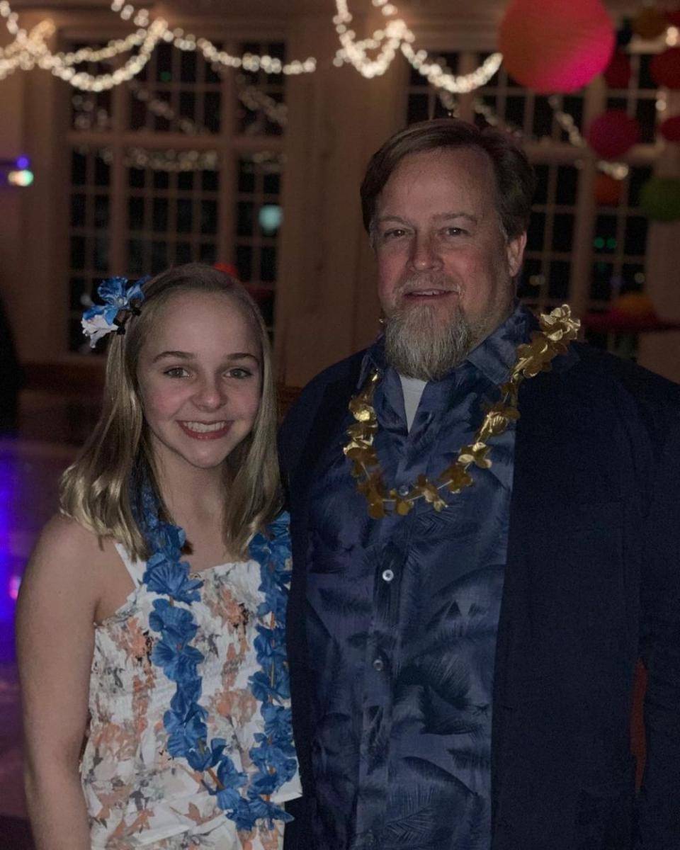 Abby James Witherspoon dan ayahnya (instagram.com/abbyjameswitherspoon)