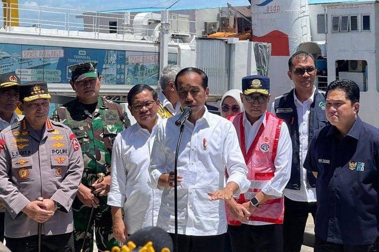 Presiden Joko Widodo memantau sejumlah lokasi di Cilegon, Banten bersama sejumlah menteri dan pejabat (Dok.IDN Times/Kementerian BUMN)
